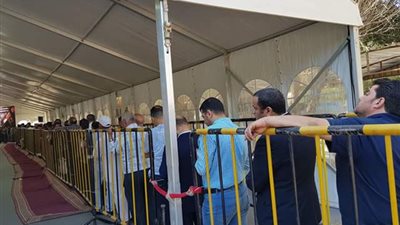 إقبال كثيف للناخبين المصريين في الكويت على صناديق الاقتراع (صور)