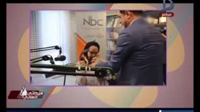 بالفيديو.. مهندس يطلب يد حبيبته «مذيعة الراديو» على الهواء