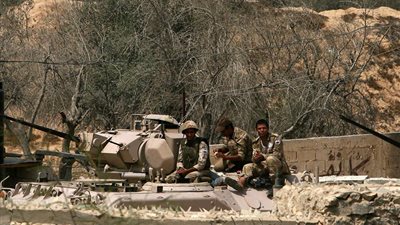 بالصور.. الجيش ينفذ منطقة عازلة بين مصر و