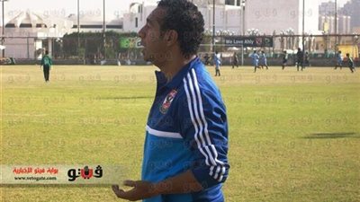 مدرب الأهلي مشرفًا على براعم 