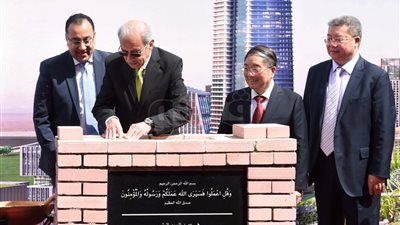 رئيس الوزراء يشهد وضع حجر أساس حي الأعمال في العاصمة الإدارية