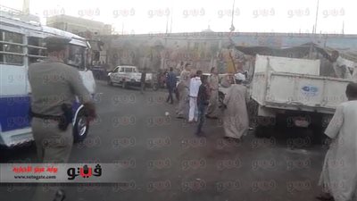 بالصور.. إزالة 25 حالة إشغالات للباعة الجائلين بقنا