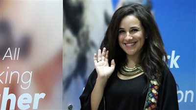 بالصور.. شيري عادل تظهر بجلباب بلدي للاحتفال ببنات سوبر مان