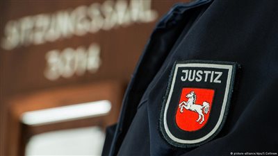 دعوى قضائية ضد فتاة مرتبطة بـ«داعش» طعنت شرطيا ألمانيا