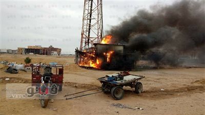 بالصور.. اندلاع حريق في كشك المحمول بمدينة العاشر من رمضان