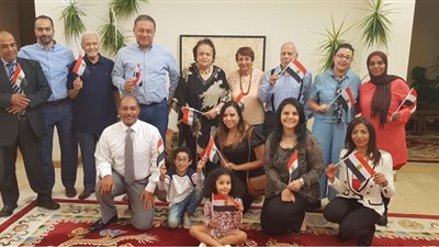 الأطفال وكبار السن يتصدرون مشهد الانتخابات المصرية في أستراليا (صور)