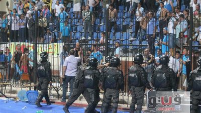 بالفيديو.. جمهور الفيصلي يحطم المدرجات عقب نهائي البطولة العربية