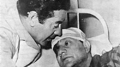 فريد الأطرش يزور عبدالوهاب بعد علقة ساخنة