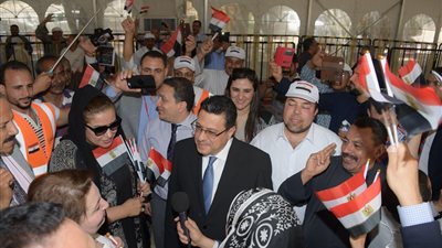 سفير مصر بالكويت يستقبل وفد النواب لمتابعة سير الانتخابات