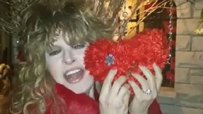 بالفيديو.. أول ظهور لـ «نيللي» بعد وفاة شقيقتها «فيروز»