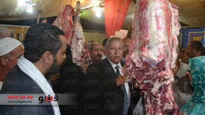 محافظ الإسماعيلية يفتتح معرضا للسلع الغذائية بأبوصوير