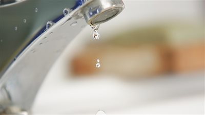 مواطن بالزاوية الحمراء يشكو من انقطاع المياه