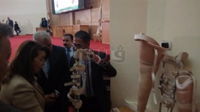 وزيرة التضامن تسلم أطرافا صناعية وشيكات لعرائس يتيمات بالوادي الجديد