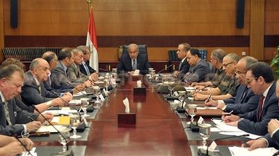 نشطاء يطالبون بتغيير الحكومة.. «محمد»: «عاوزين حكومة تليق بمصر».. إبراهيم: «تشيل هم المواطن».. حنان: «تواجه الأزمات».. وأم عمر: «الوزير اللي ميقدرش يبدع يم