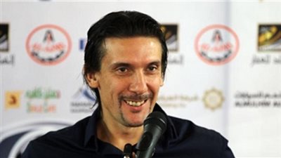 نيبوشا يواصل اجتماعاته التحفيزية للاعبي الزمالك قبل مواجهة سموحة