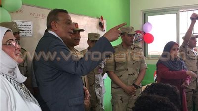 محافظ الجيزة يتفقد معامل وفصول مدرسة خالد بن الوليد