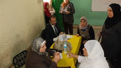 قافلة طبية من جامعة القاهرة توقع الكشف على 1097 مواطنا ببولاق