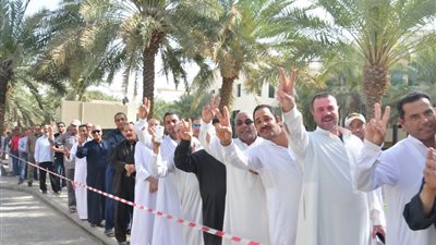 تزايد في أعداد الناخبين أمام صناديق الاقتراع في الرياض (صور)
