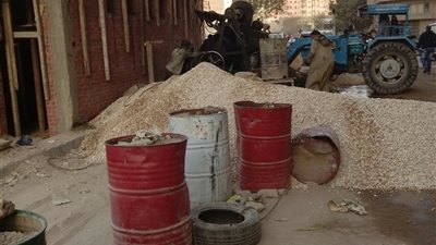 شكوى من بناء مراحيض عمومية أمام محطة مترو هشام بركات بجسر السويس (صور)