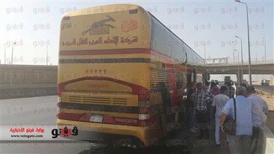 بالصور.. تعطل أتوبيس سياحي بطريق «القاهرة ـ الإسكندرية» في أول أيام رمضان