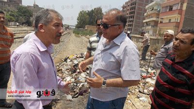 بالصور.. رئيس مدينة دسوق يتابع رفع القمامة من الشوارع