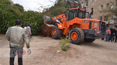 مديرية أمن الإسماعيلية تزيل الإشغالات في نطاق حي ثالث