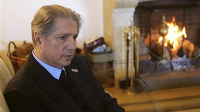 رئيس لبنان الأسبق يصل القاهرة للمشاركة في مؤتمر نصرة القدس