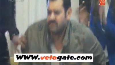 فزع عمرو يوسف بعد اشتعال النيران ببرنامج «رامز بيلعب بالنار»