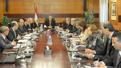 الحكومة تقر مشروع الموازنة للعام المالي 2015-2016..9.9% نسبة العجز الكلي للناتج المحلى..431 مليار للبرامج الاجتماعية..22% زيادة في الصحة و8.3% للتعليم..75 مليار جنيه حجم الاستثمارات العامة