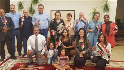 مشاهد جديدة في ثالث أيام عرس الديمقراطية.. المصريون بالخارج يقطعون مسافات طويلة لأداء الواجب.. إقبال كبير بفرنسا.. انتهاء التصويت في نيوزيلندا.. وبدء الفرز بأستراليا