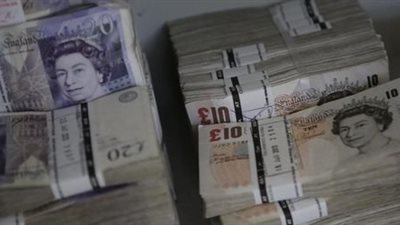 الإسترليني يسجل أعلى مستوى في سبع سنوات أمام سلة من العملات