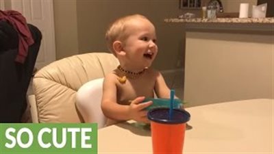 بالفيديو.. رد فعل طفل سكب على نفسه الطعام