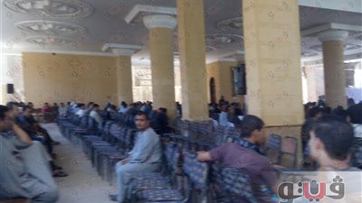 بالصور.. توافد المئات لأداء واجب العزاء في شهداء المنيا بدير الجرنوس