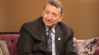 مصطفى السيد: أمريكا رفضت تمويل «علاج السرطان» بسبب الكلاب