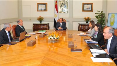 10 تكليفات رئاسية للحكومة: تكثيف الرقابة على الأسواق.. حماية محدودي الدخل.. إنشاء جهاز لدعم المشروعات المتوسطة والصغيرة.. تنمية المثلث الذهبي وزيادة النمو الصناعي.. الارتقاء بمستوى معيشة أهالي الصعيد