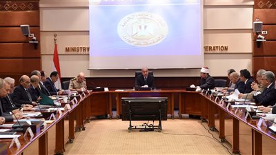 بالصور.. الحكومة تقف دقيقة حداد على أرواح ضحايا «هجوم المنيا»