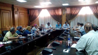 نائب رئيس جامعة قناة السويس يناقش تفعيل دور رعاية الشباب لصالح الطلاب