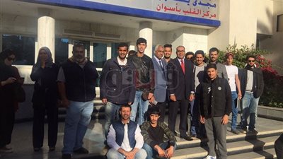 وفد من الطلاب الوافدين بجامعة أسوان يزور مركز مجدي يعقوب