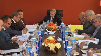 محافظ الإسماعيلية يستعرض تطوير المنطقة الحرة (صور)