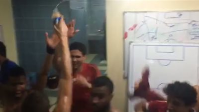 بالفيديو.. فرحة هيستيرية للاعبي الأهلي بعد الفوز بالدوري