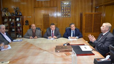 محافظ الإسماعيلية يستعرض تنفيذ مبادرة اكتشاف الموهوبين (صور)