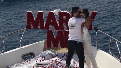 بالفيديو والصور.. شاب يبهر حبيبته بمفاجأة مذهلة