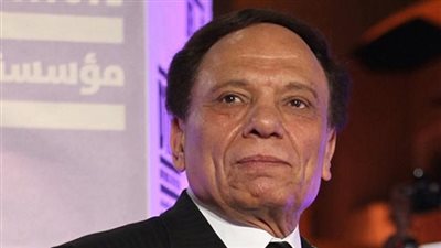 عادل إمام يتناول إفطار أول أيام رمضان مع أحفاده