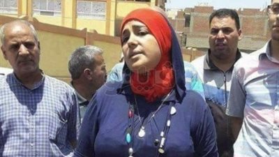 نائبة رئيس حي ثان المحلة تصفع موظفا على وجهه في الغربية