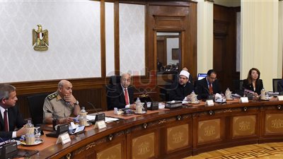 «مع قانون المرور الجديد وداعا لسحب الرخصة».. استحداث نظام النقاط لتسجيل المخالفات.. إبلاغ السائقين فورا برسالة نصية.. وإنشاء مجلس أعلى برئاسة شريف إسماعيل