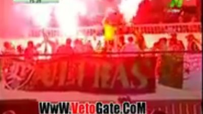 بالفيديو.. جماهير القسنطيني تشعل الشماريخ في مباراة مصر المقاصة