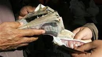 رشاوي الموظفين الصغار.. الرقابة الإدارية تسقط العشرات في قبضة القانون.. رئيس جمرك سفاجا يهدر 3.5 ملايين جنيه.. موظف بجامعة المنيا يمنح شهادات مزورة مقابل الأموال.. وخبير: «تكافؤ الفرص يحد منها