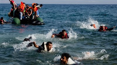 بالصور.. بحر إيجة مقبرة السوريين.. غرق 760 لاجئا و340 طفلا أشهرهم إيلان الكردي.. «ناتو» يعلن زيادة عدد سفن الحلف لمواجهة الهجرة غير الشرعية.. وأوروبا تستقبل أكثر من مليون لاجئ