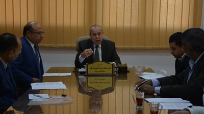 محافظ دمياط يبحث سبل تنشيط وزيادة إنتاجية صناعة الأثاث (صور)