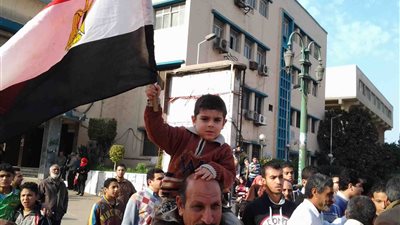 المتظاهرون يهددون باقتحام مبنى محافظة الشرقية